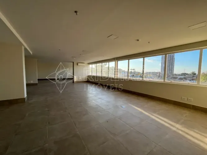 Salão comercial de 300m² para venda e locação no edifício Trio Office