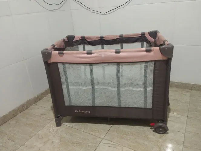 Vendo sercadilho para bebês super conservado