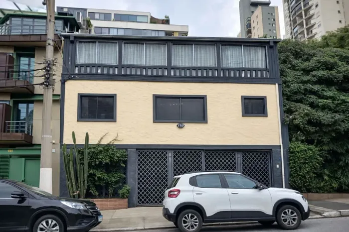 Loja na Rua Lira, 159 769 m²