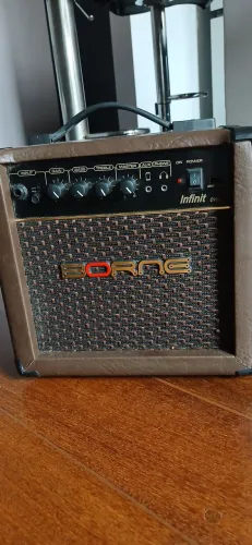 Amplificador para guitarra marca Borne