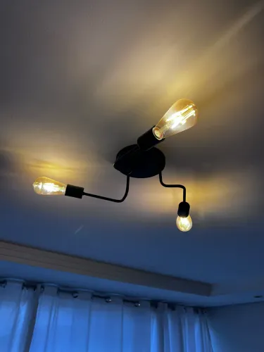 Luminária com lâmpadas 