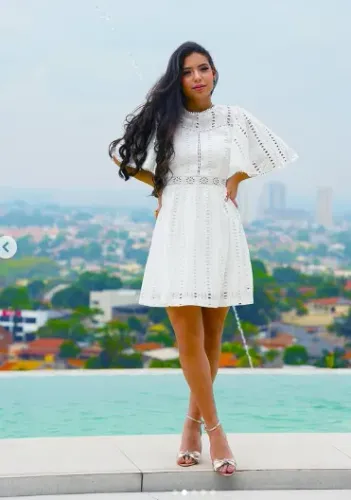 vestido branco viscaya simplesmente encantador
