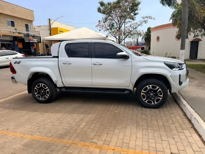 Toyota Hilux CD SRX Plus 4X4 2.8 TDI Die. Aut. 2024