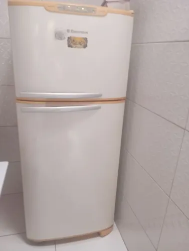 Vendo uma geladeira