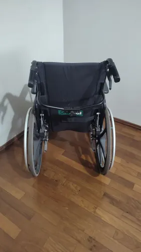 Cadeiras de rodas semi nova marca ortomobil