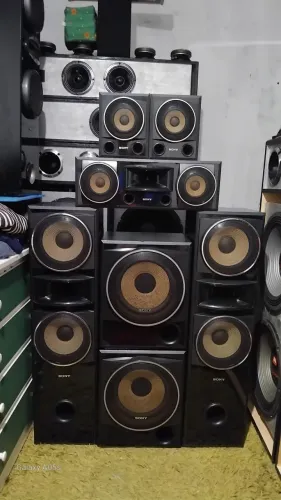 Vende-se 7 caixas acústicas home theater Sony muteki sem defeitos sem avarias originais.
