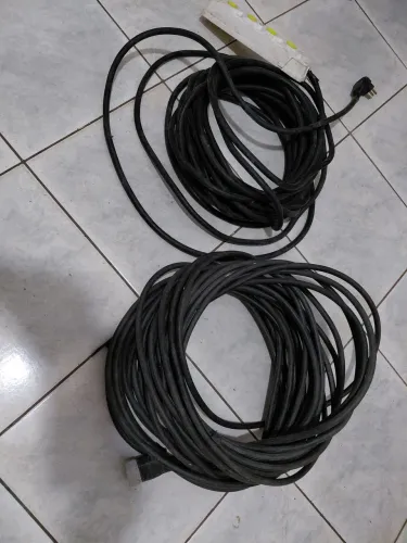 Vendo-se dois cabos para um 22 metros outro de 20 e batedor de Milk Sheik