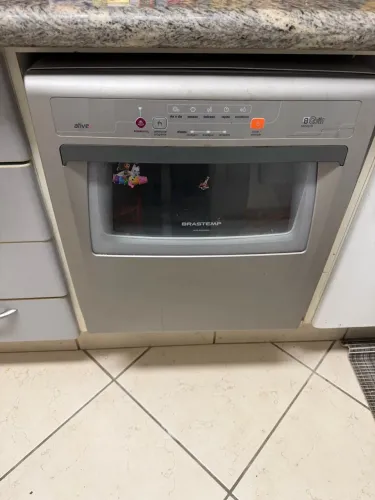 Lava Loucas 8 serviços Brastemp com defeito 