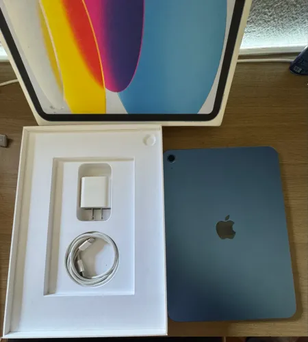 ? iPad (A16, 2025) 128GB Wi-Fi + Capa Logitech Combo Touch ? Seminovo, Impecável