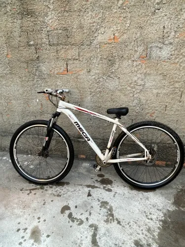 vende-se bicicleta mountain mega barata pra sair logo