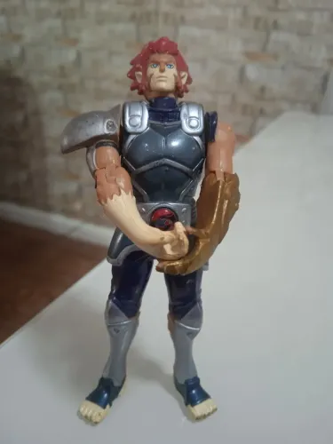 Boneco Lion Thundercats WBE  Wolf 10 cm<br><br>Possui marcas de uso