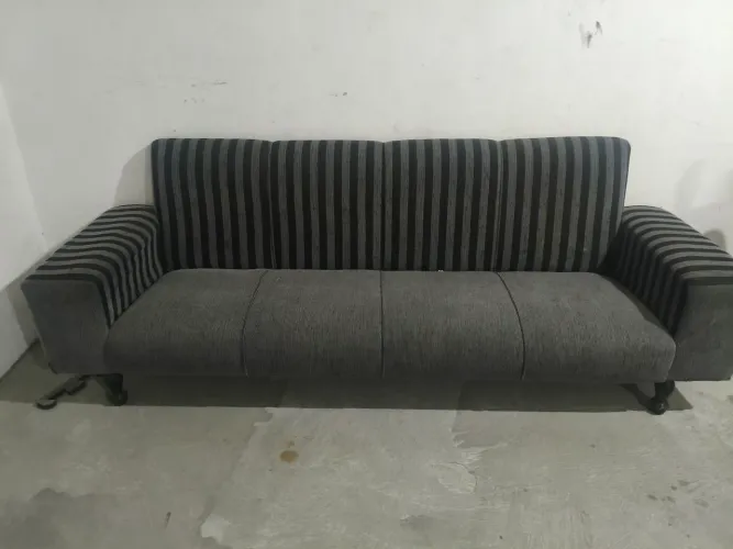 Sofá 4 lugares em boas condições, tamanho (240cm)