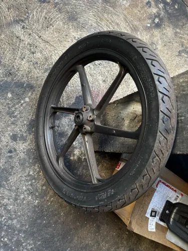 Roda dianteira da Honda CG Titan 150 EX