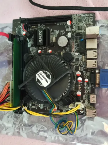 Placa-mãe h61 com processador G2020 com memoria de 2gb.