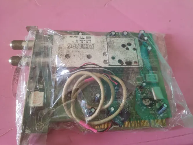 Placa de Captura de Vídeo e Sintonizador de TV,com interface PCI,não testei