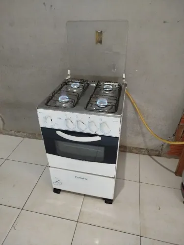 Fogão 04 Bocas Bem Conservado Funcionando todas as Bocas e Forno