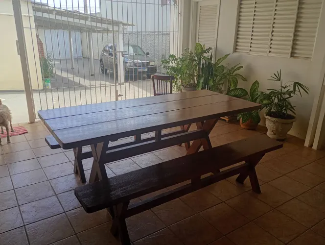 Mesa de madeira maciça de 2m por 49
