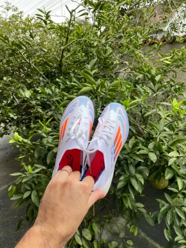 CHUTEIRA ADIDAS - NÚMERO 41
