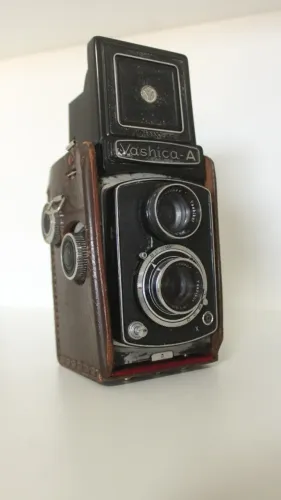 Câmera Yashica-A (1956) com a Mecânica testada e funcionando.