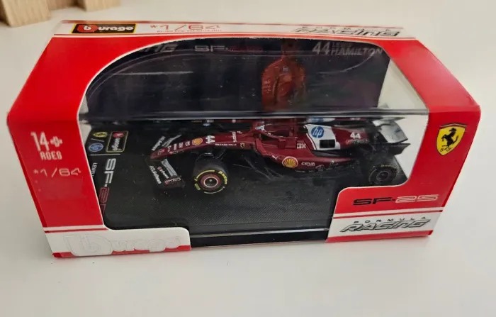 Burago Fórmula 1 - Miniatura Ferrari SF-25 - #44 - L Hamilton