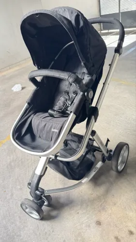 Carrinho com Bebê Conforto Safety
