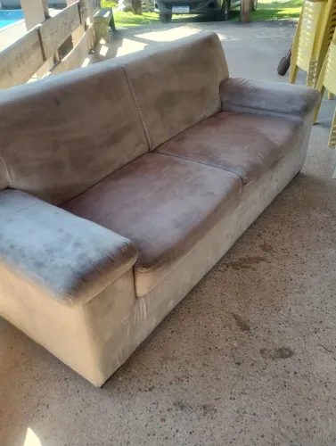 Vendo sofá 3 lugares.