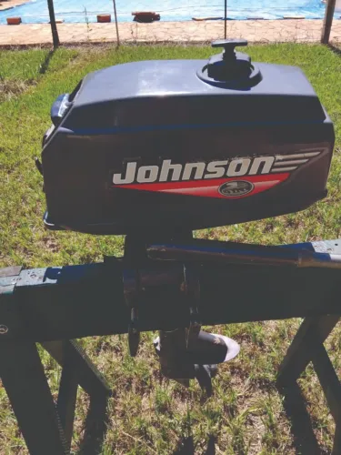 MOTOR DE BARCO JOHNSON 3.3 ANO 99