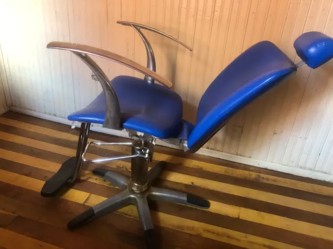 Cadeira dompel para barbeiro ou área da beleza 