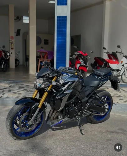 Vendo GSX, ano 2023 com apenas 20mil Km, moto não tem um arranhão