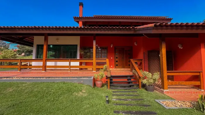 Casa em condomínio com 650 metros quadrados de construção no bairro Paião em Guararema