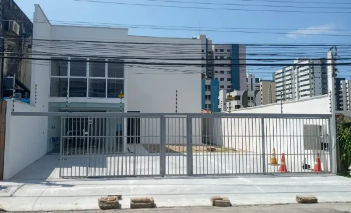 Sala comercial à venda ou locação em Maceió-AL, Jatiúca! 17 salas, 17 banheiros, 6 vagas, 