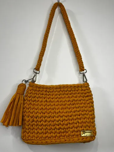 Bolsa de Crochê Mostarda Fio de Malha Artesanal