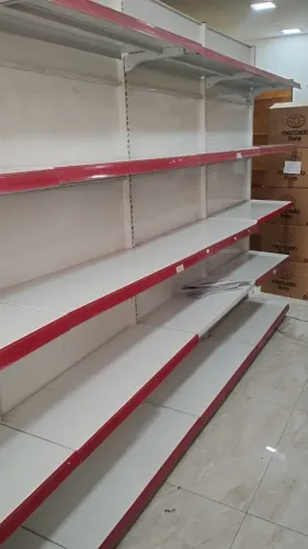 Gondola em aço, primeiro uso, super conservada, branca