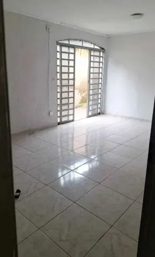 Alugo no centro de Goiânia