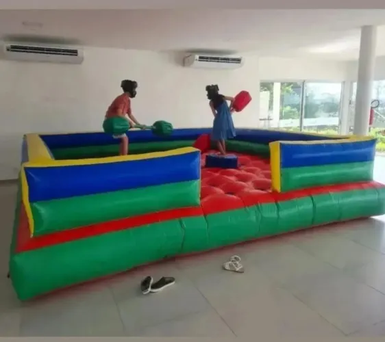 Vendo brinquedo Inflável " GUERRA DE COTONETE"