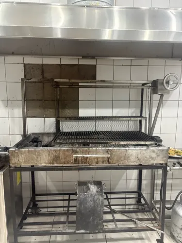 Parrilha toda em inox com regulagem 1,50x0,80