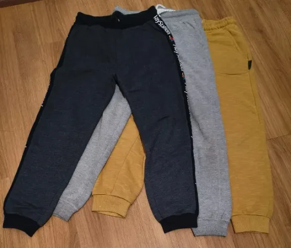 Kit com 3 Calças de Moletom - Tamanho 8