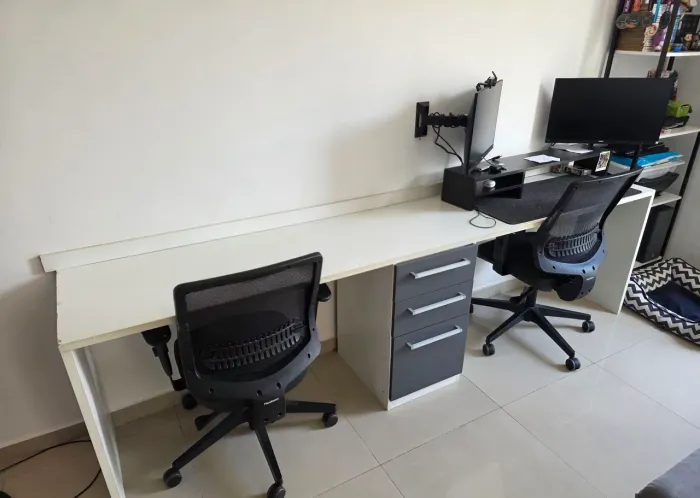 Bancada de escritório com gaveteiro