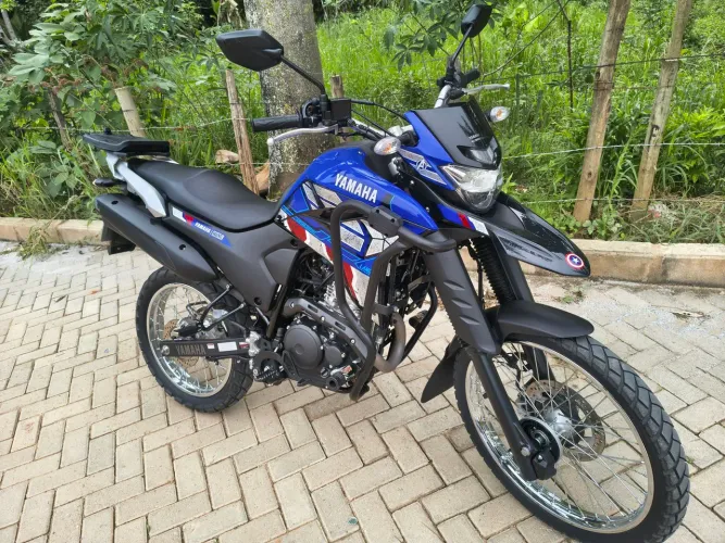 Vendo Lander 2023 Flex com 8mil km. Moto impecável. Acomp. baú e protetor de motor