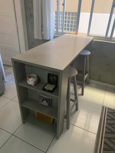 Balcão/ ilha de cozinha + banquetas