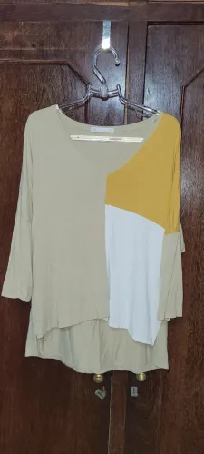DUAS LINDAS BLUSAS FEMININAS MARCA AK TAMANHO GG