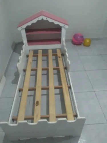 Cama infantil Casinha Mágica, Proteção Lateral MDF menina.(?SEM O COLCHÃO?) Usada.
