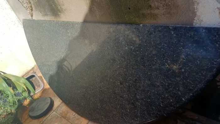 Tampo de Mesa meia  lua marmore ubatuba medida 2metros X 84cm  