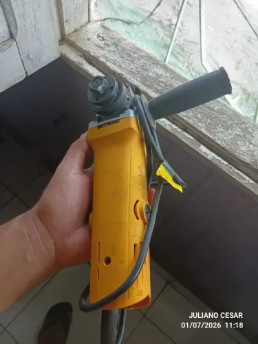 Esmerilhadeira
