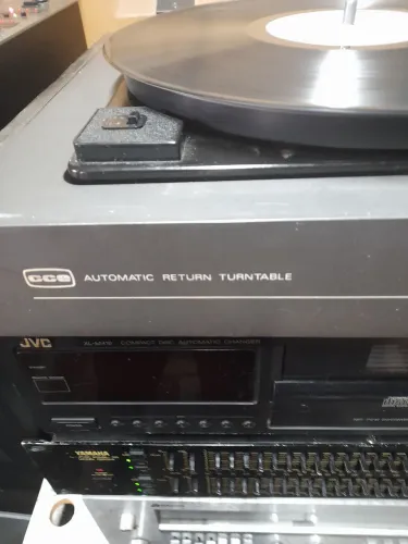 TOCA DISCO CCE BD 130 CORREIA NOVA E AGULHA NOVA FUNCIONA TUDO COM TRINCA NO ACRILICO