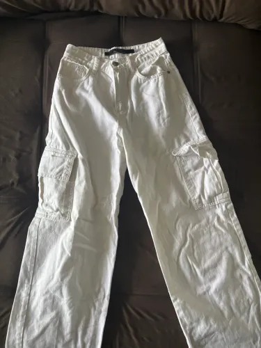 Kit 2 Calças Cargo (1 Jeans Claro + 1 Branca) Tam PP