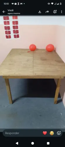Mesa de madeira de artesanato