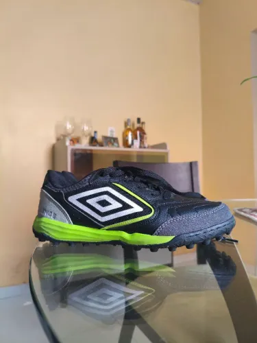 Chuteira umbro pro challenge society