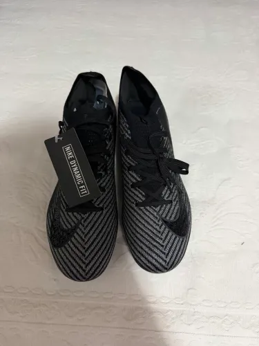 ? CHUTEIRA NIKE MERCURIAL DYNAMIC FIT FG/MG - Nº 40 - NOVA