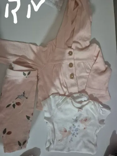 Se vc tem bom gosto de uma olhada neste enxoval de menina